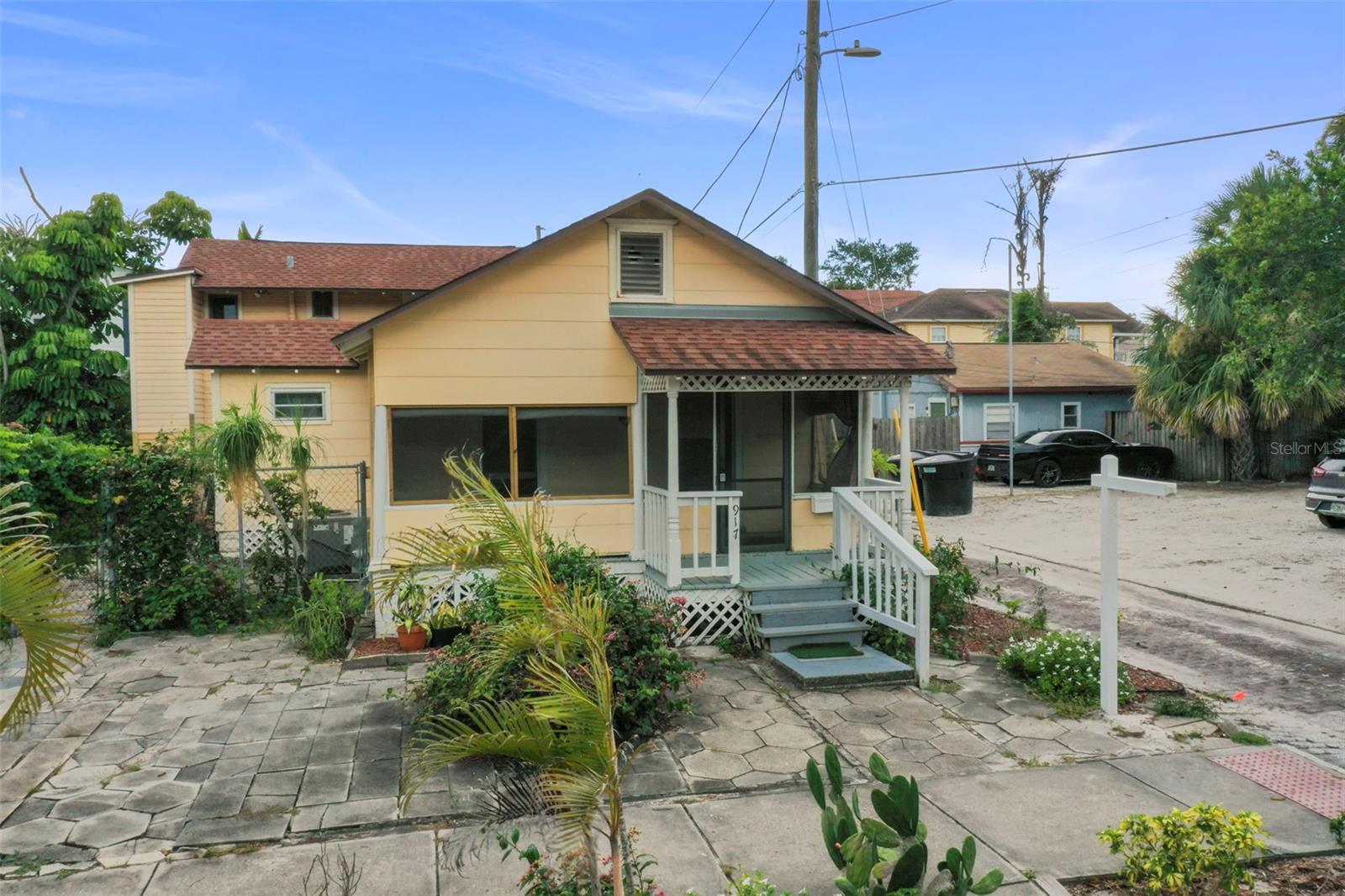 Image 6 of 12 For 917 Dartmoor Street N
