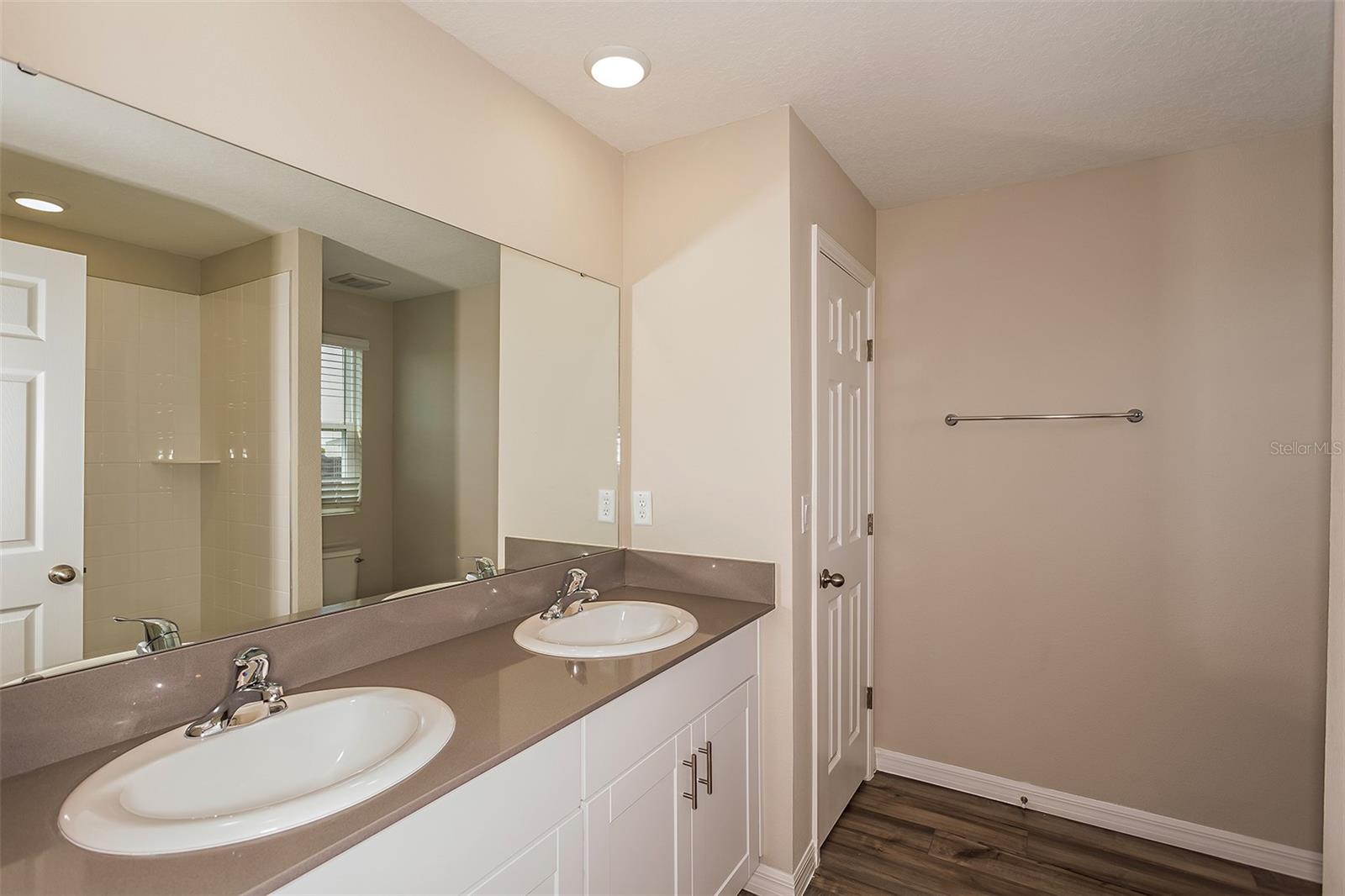 Image 17 of 22 For 758 Ambleside Drive