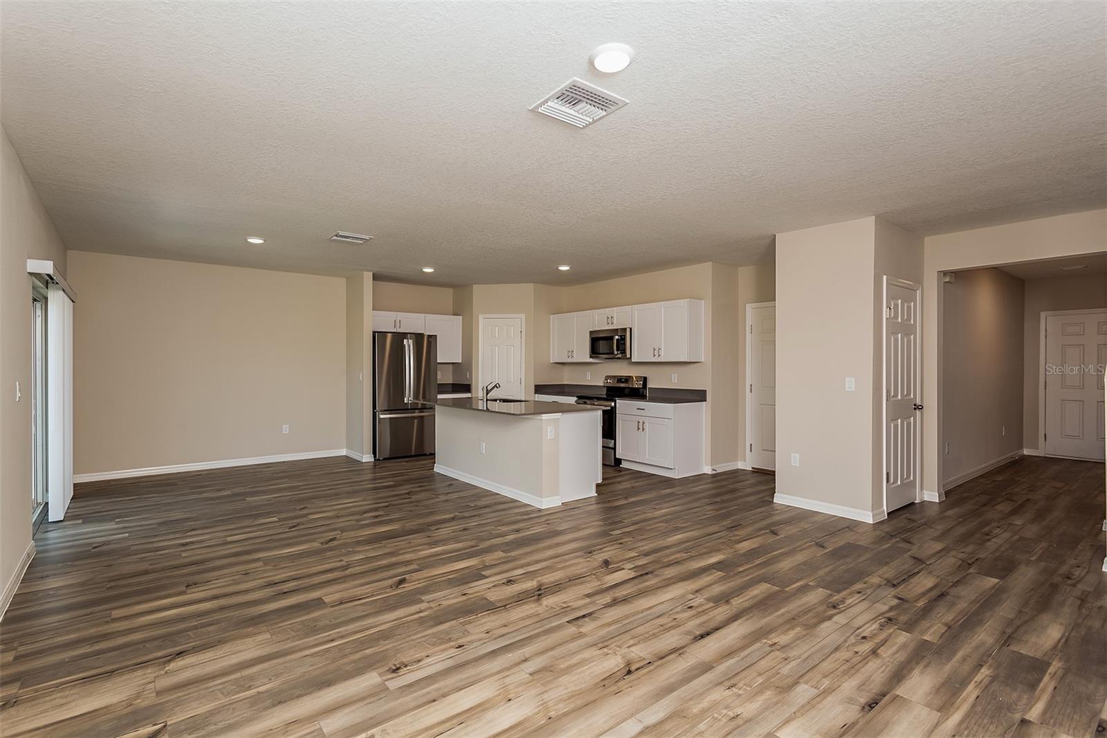 Image 8 of 22 For 758 Ambleside Drive