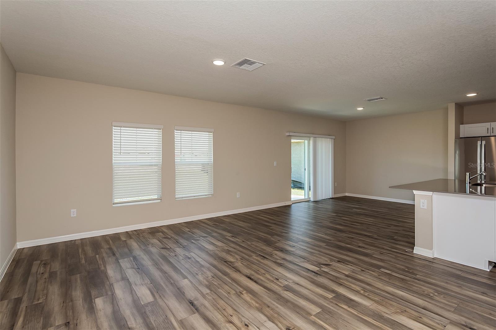 Image 9 of 22 For 758 Ambleside Drive