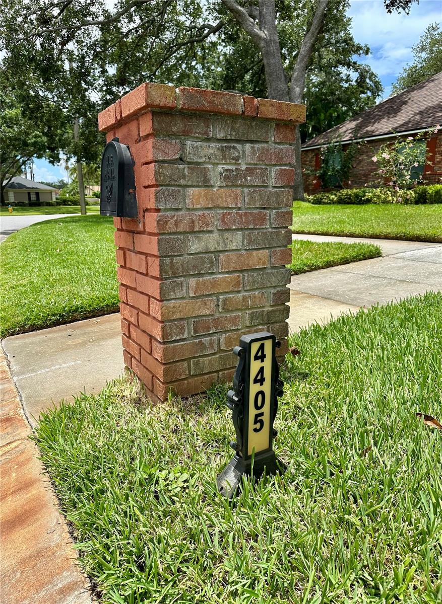 Image 10 of 59 For 4405 Meadowwood Way
