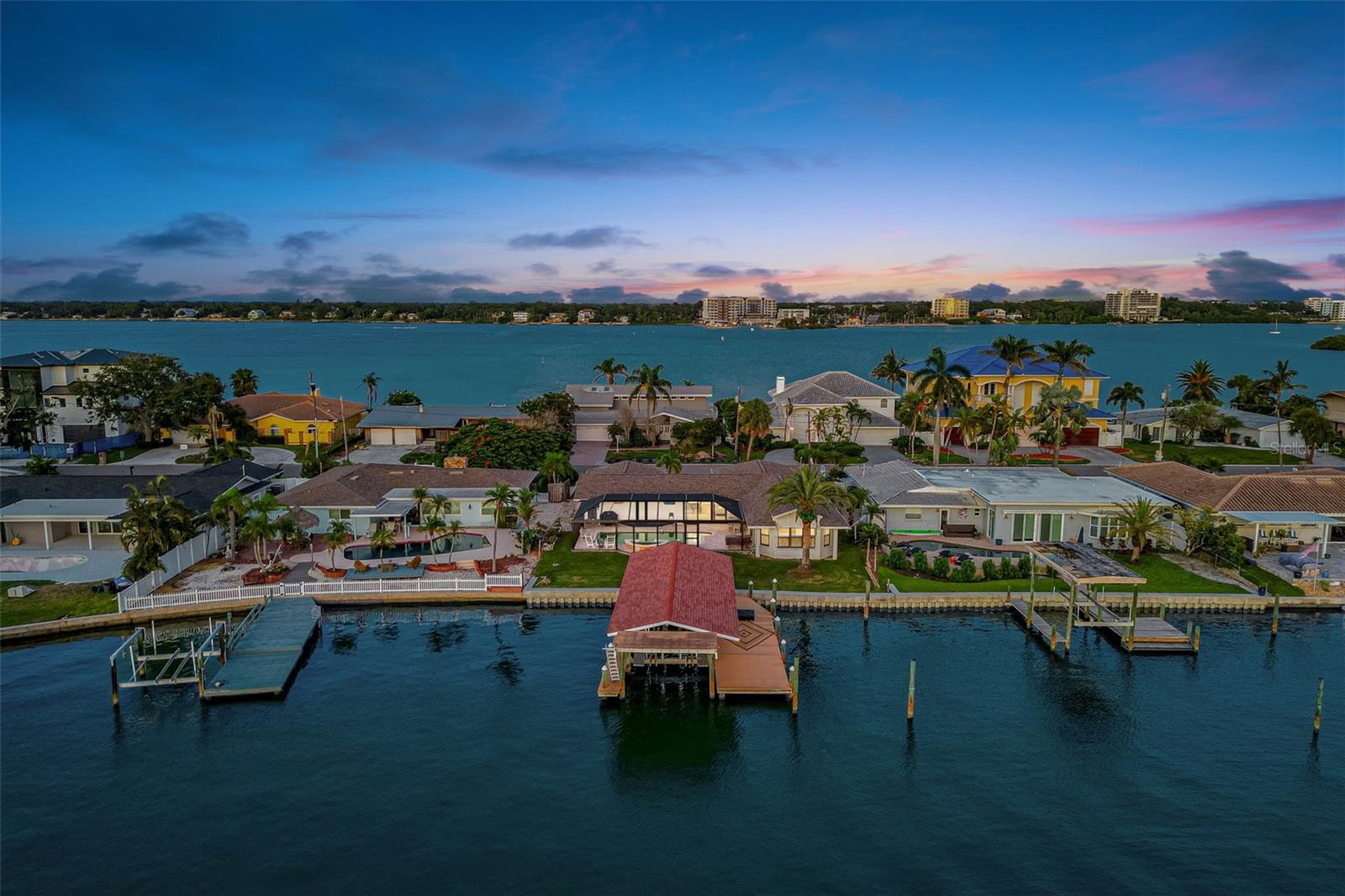 Image 2 of 72 For 74 Windward Island