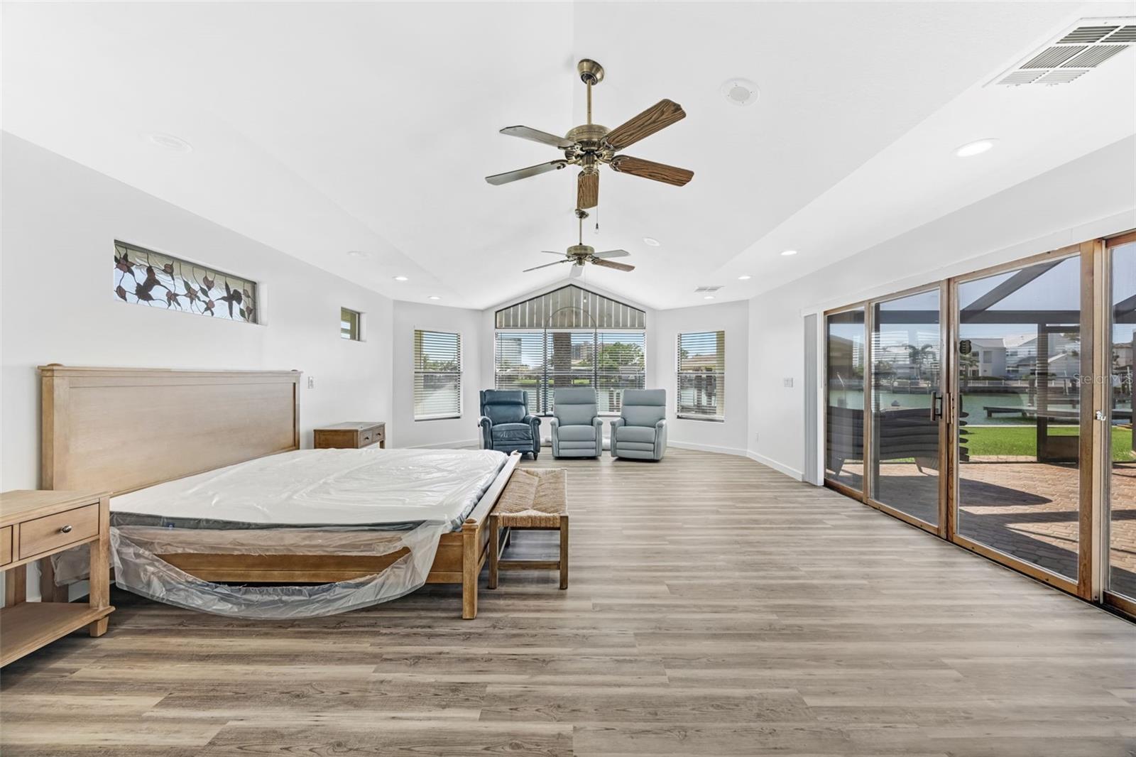 Image 20 of 72 For 74 Windward Island