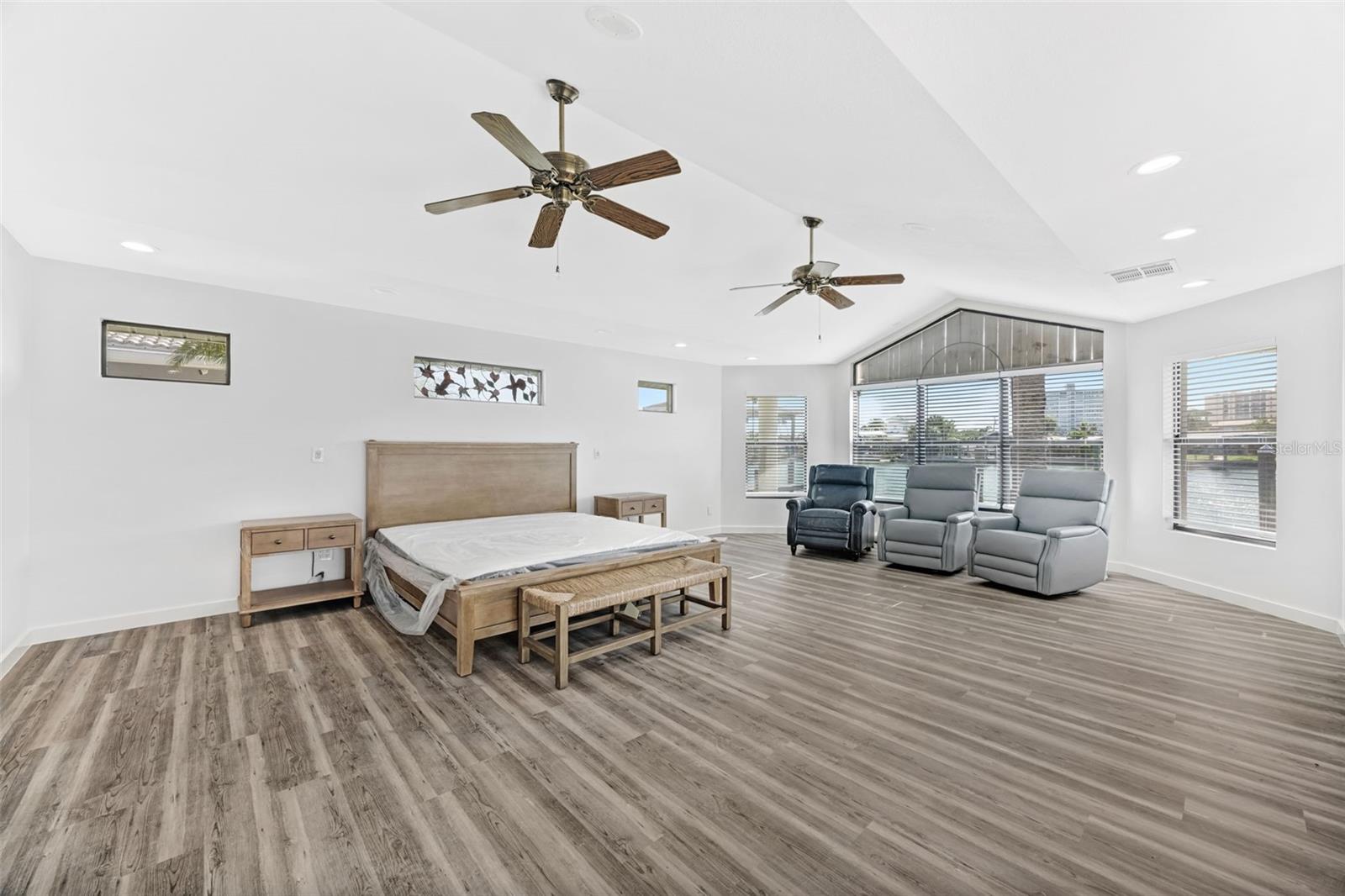Image 21 of 72 For 74 Windward Island