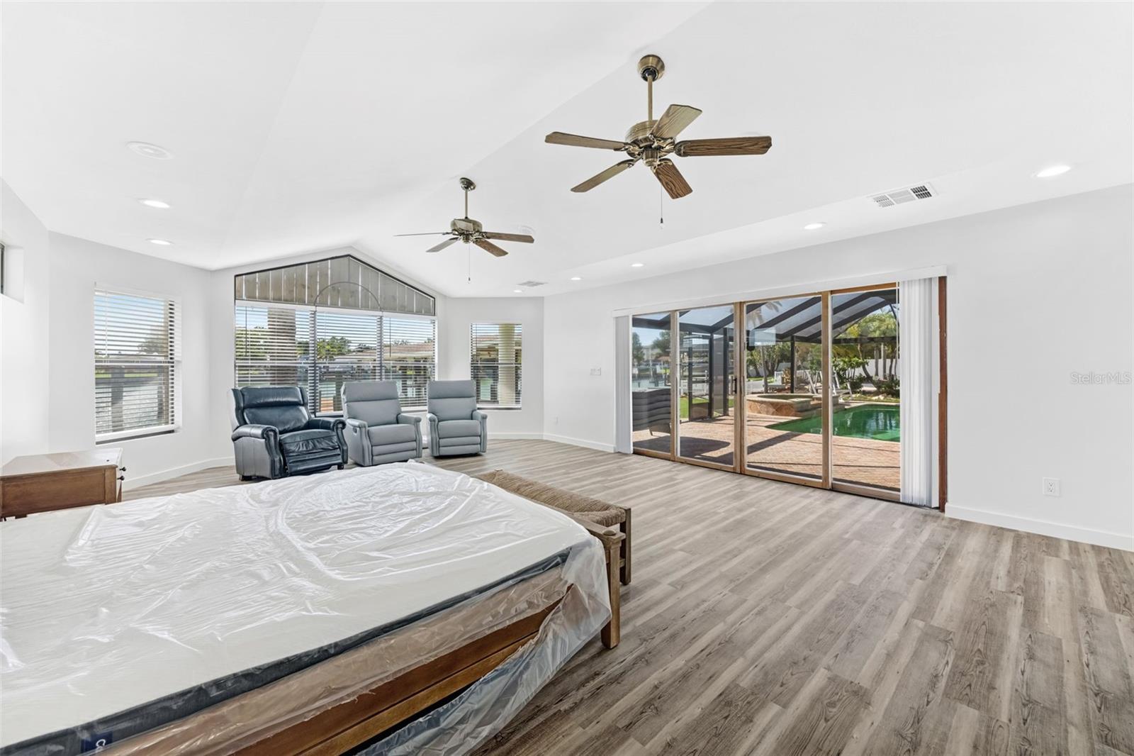 Image 22 of 72 For 74 Windward Island
