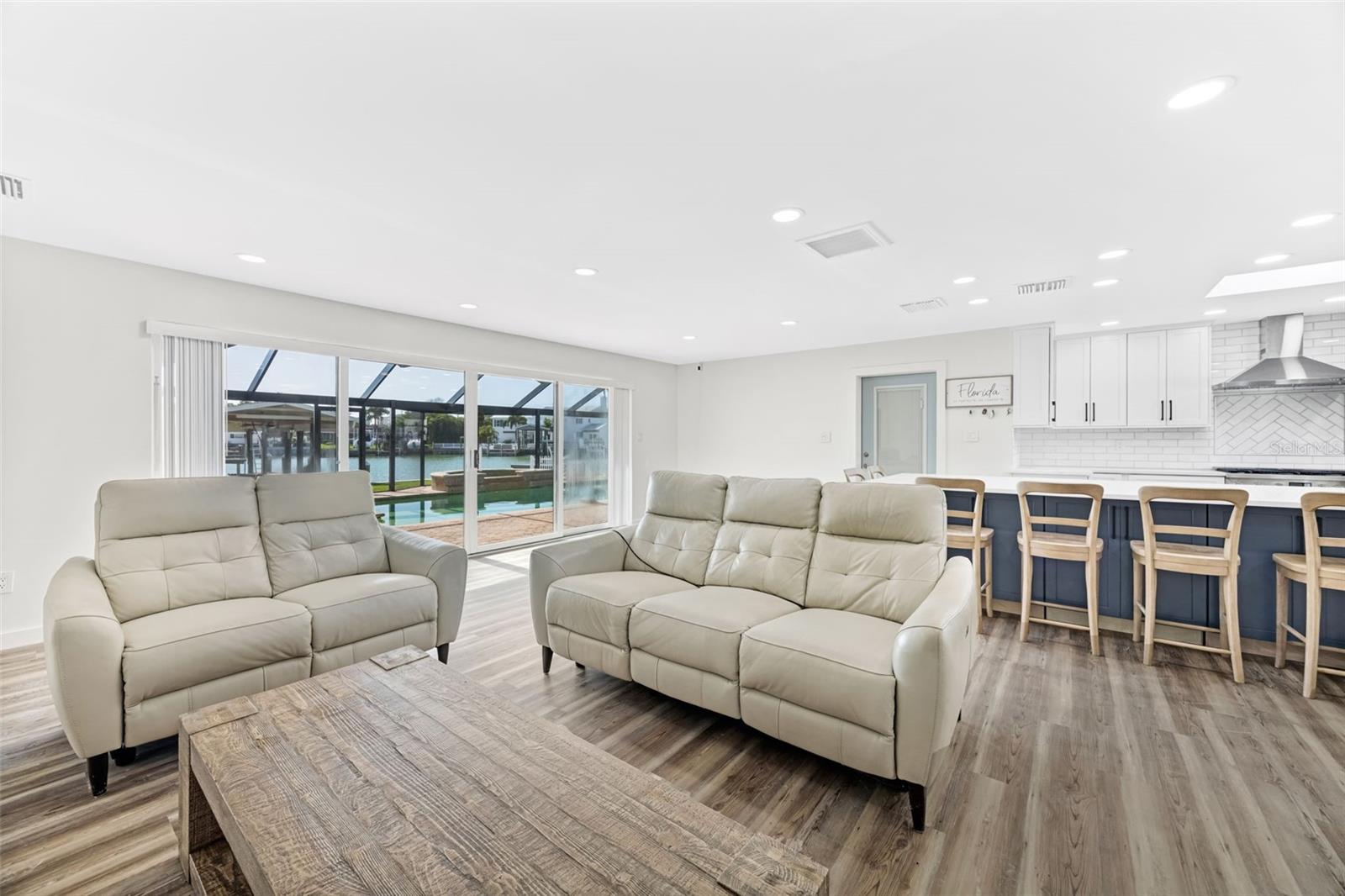 Image 33 of 72 For 74 Windward Island
