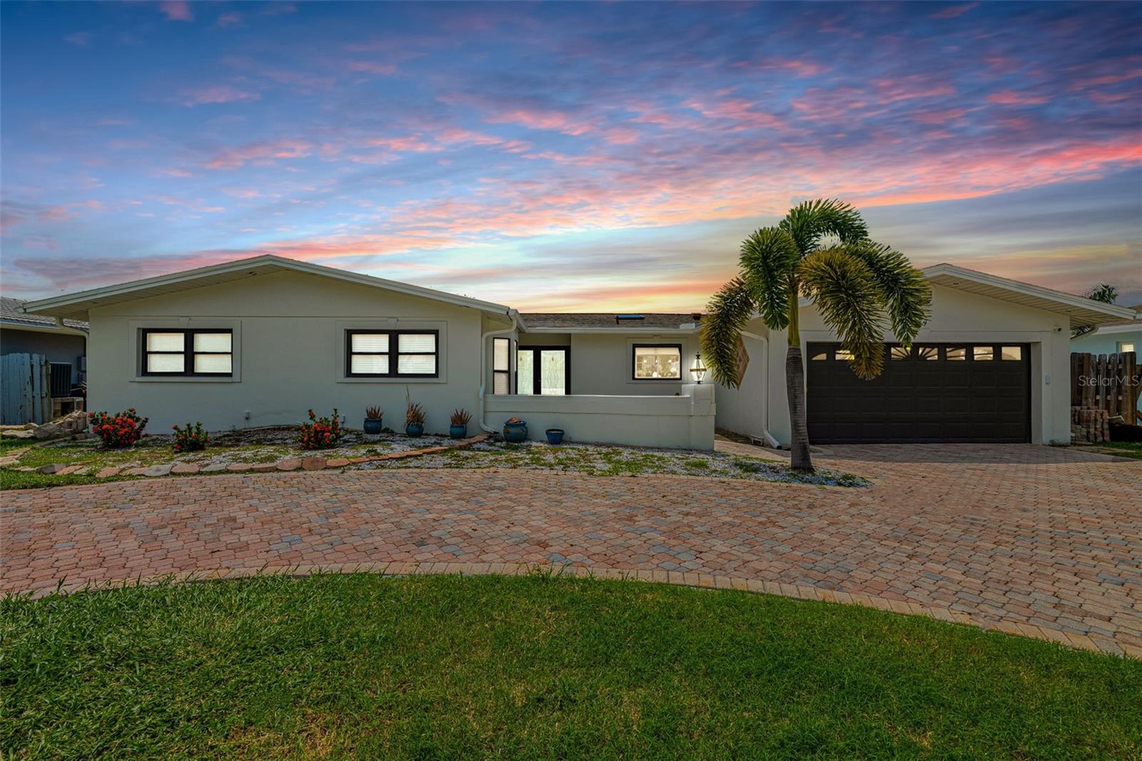 Image 5 of 72 For 74 Windward Island