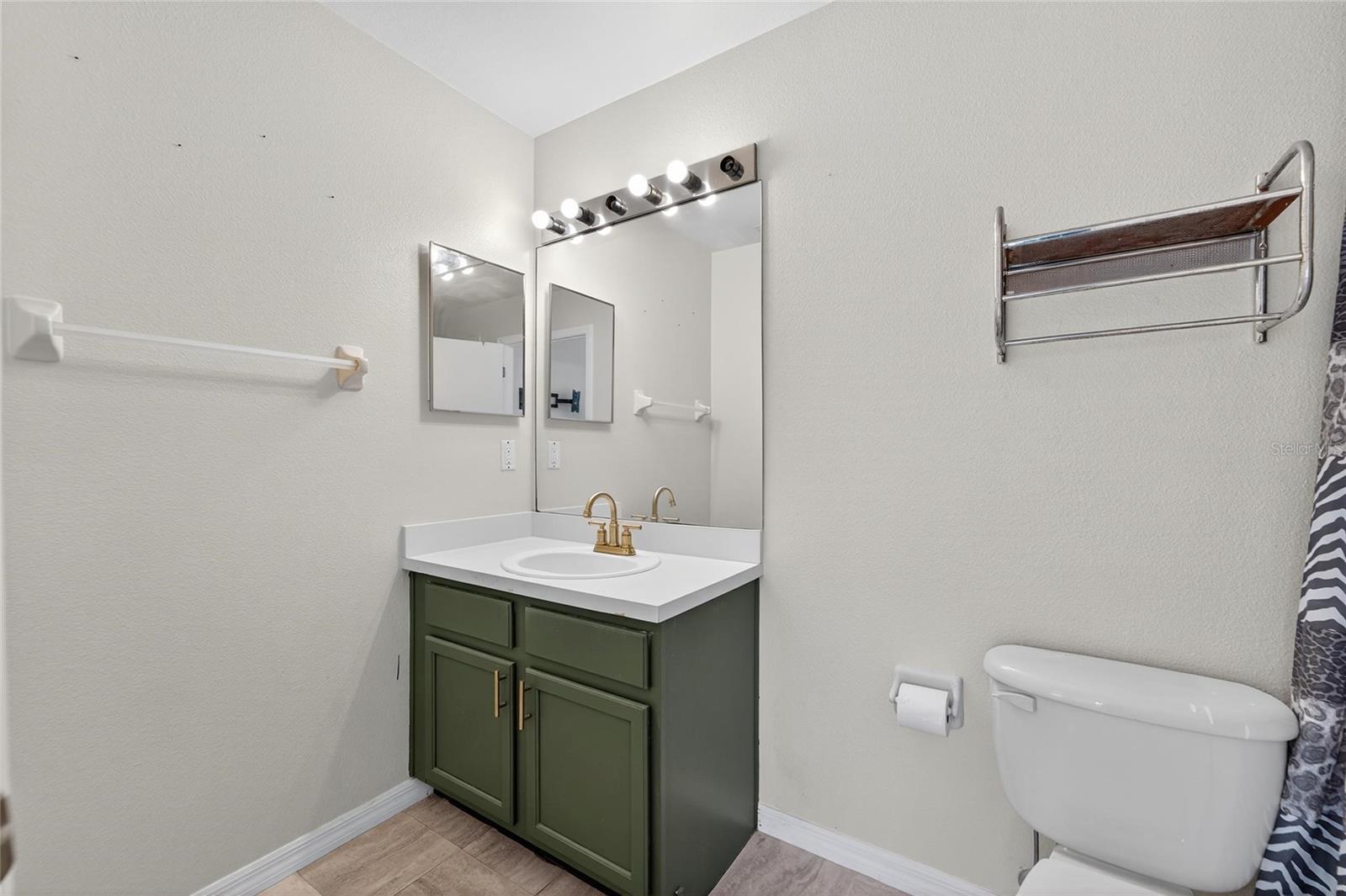 Image 20 of 49 For 10807 Keys Gate Drive
