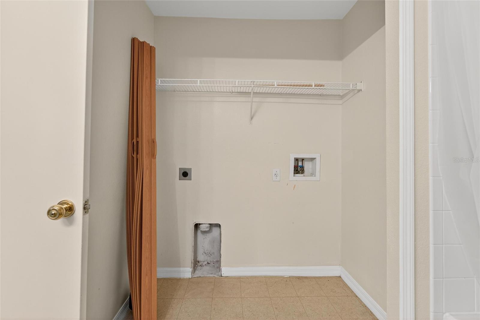 Image 26 of 49 For 10807 Keys Gate Drive