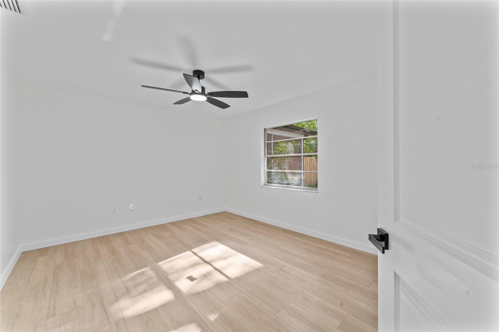 Image 15 of 31 For 7826 Kinross Drive