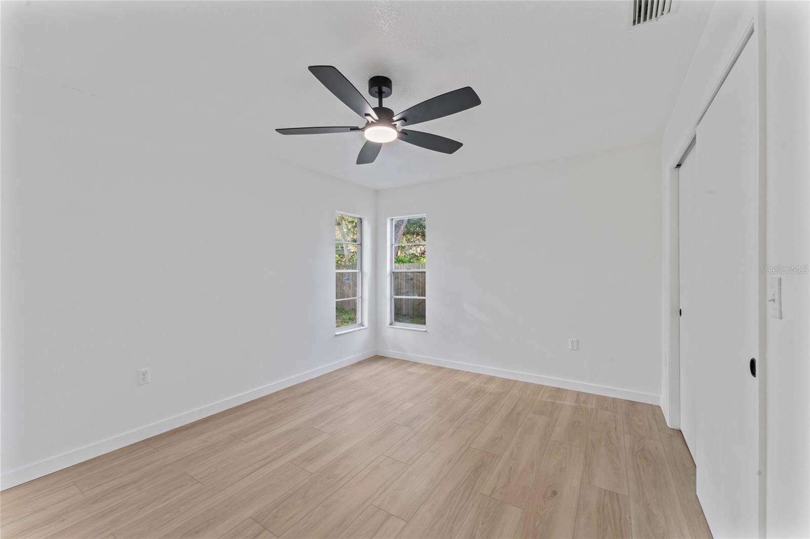 Image 17 of 31 For 7826 Kinross Drive