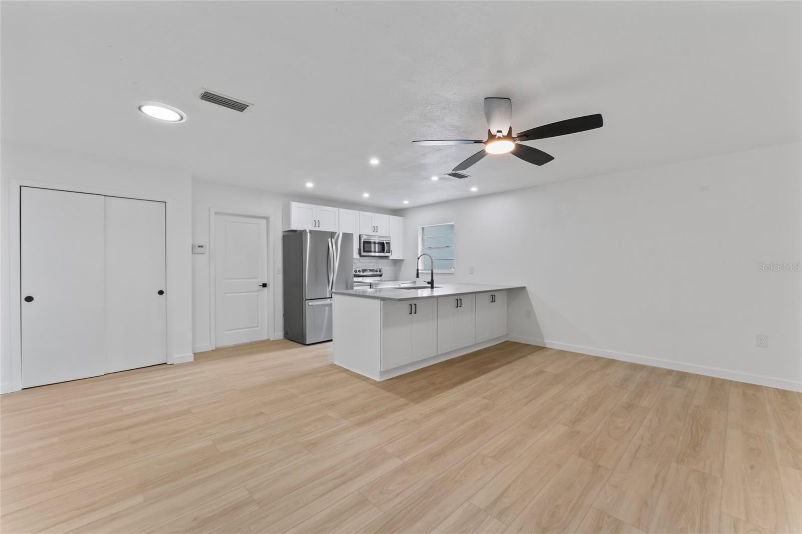 Image 20 of 31 For 7826 Kinross Drive