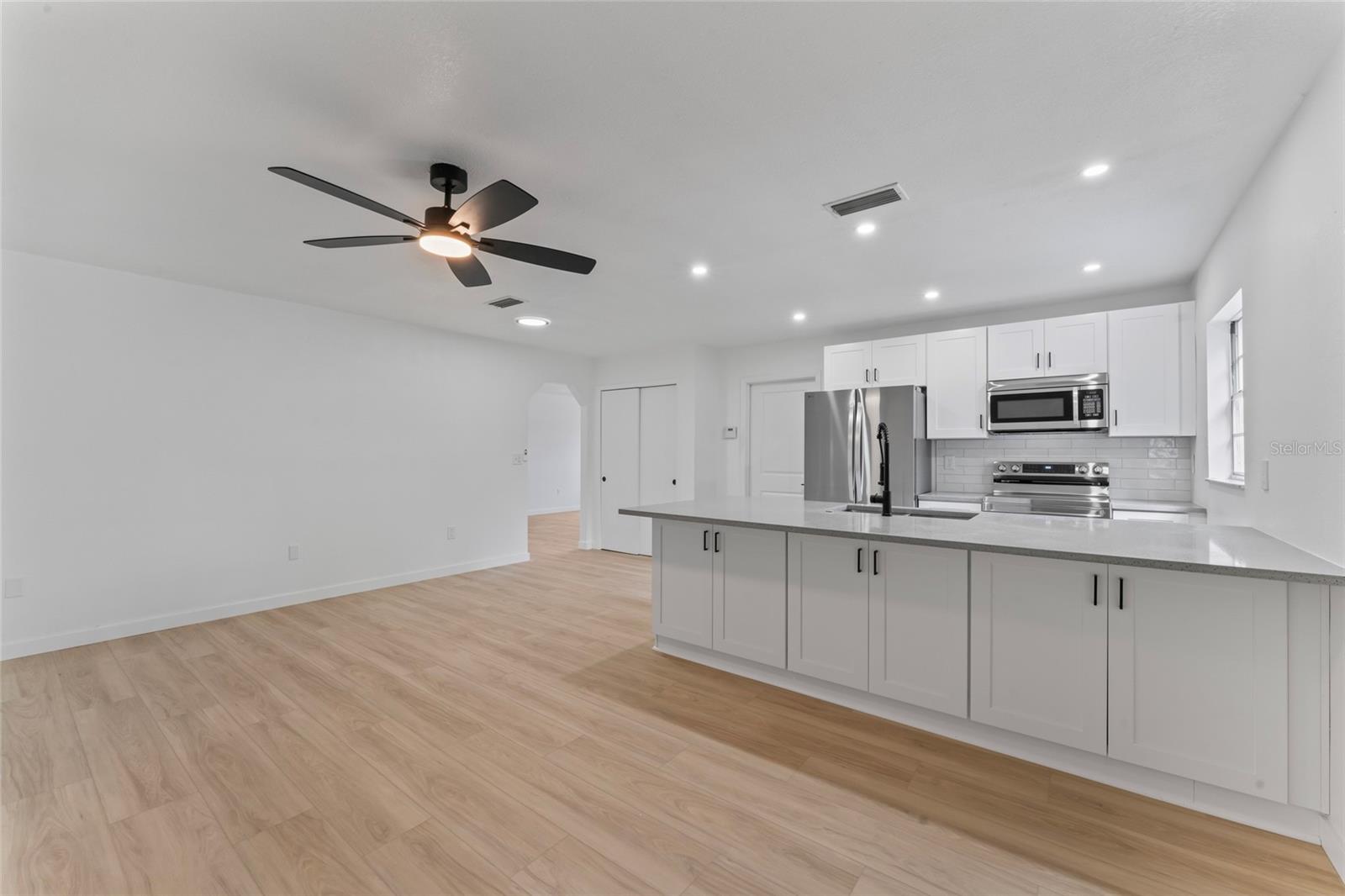 Image 21 of 31 For 7826 Kinross Drive