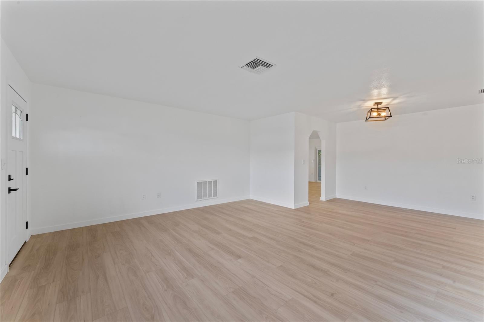 Image 5 of 31 For 7826 Kinross Drive
