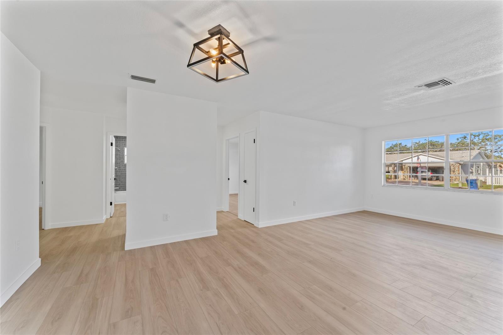Image 8 of 31 For 7826 Kinross Drive