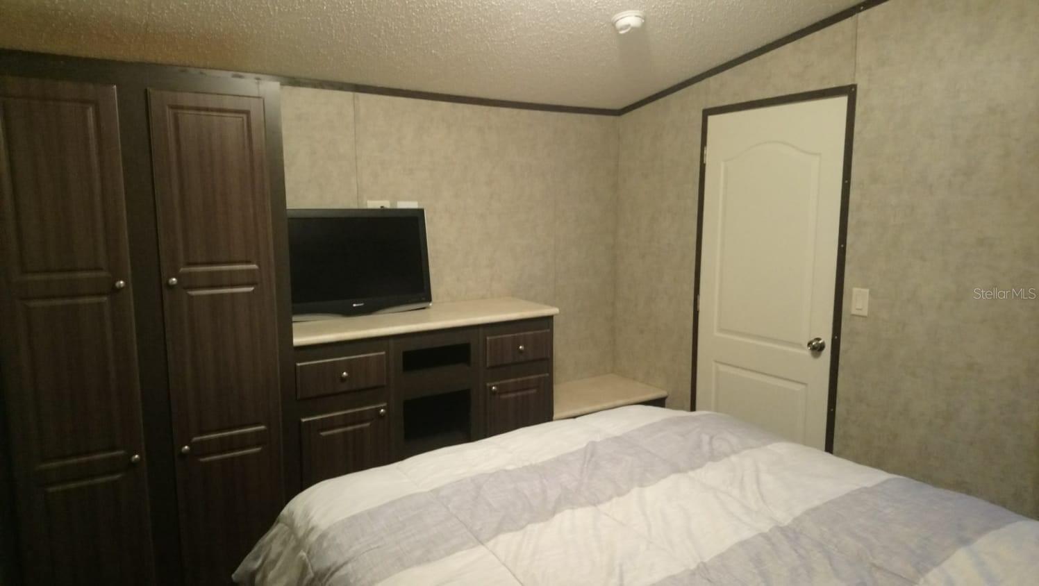 Image 3 of 5 For 2108 Roselawn Drive
