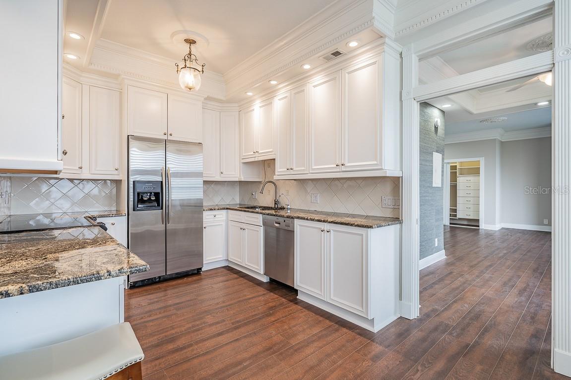 Image 13 of 29 For 2109 Bayshore Boulevard 801