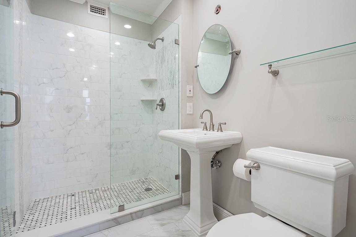 Image 15 of 29 For 2109 Bayshore Boulevard 801