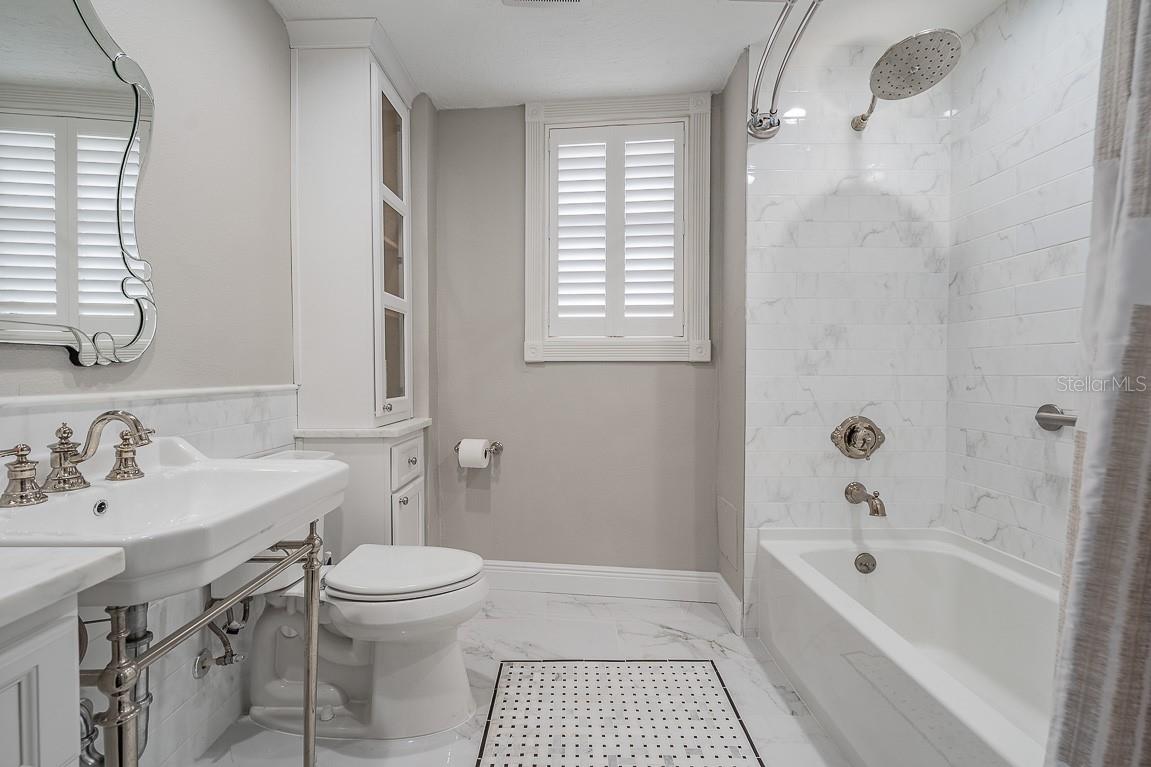 Image 19 of 29 For 2109 Bayshore Boulevard 801