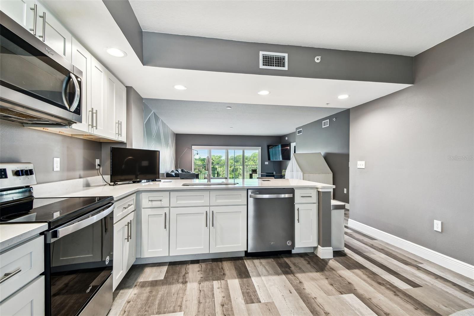Image 10 of 94 For 960 Starkey Road 8204