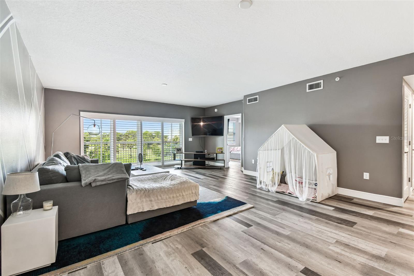 Image 18 of 94 For 960 Starkey Road 8204