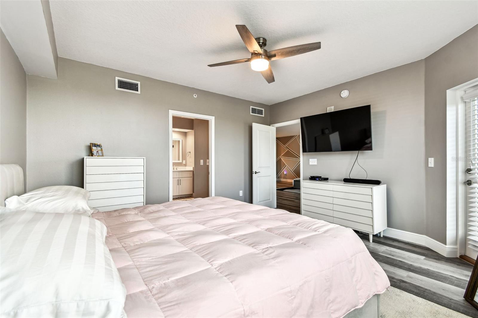 Image 28 of 94 For 960 Starkey Road 8204