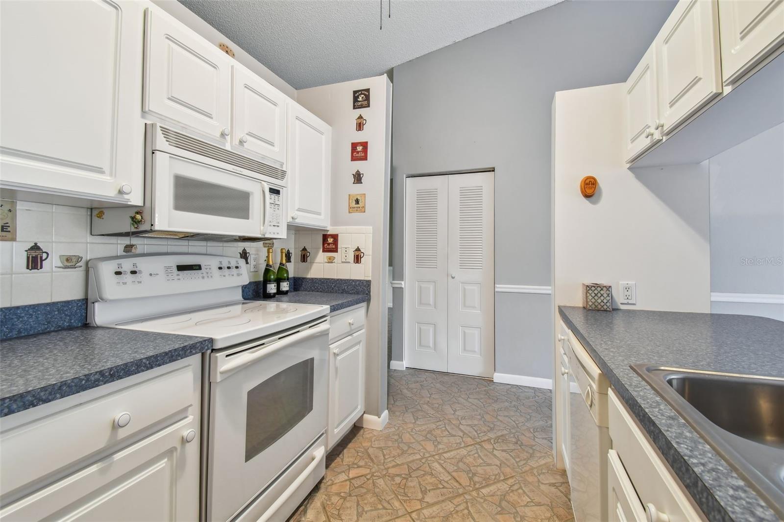 Image 11 of 41 For 2200 Marshall Drive