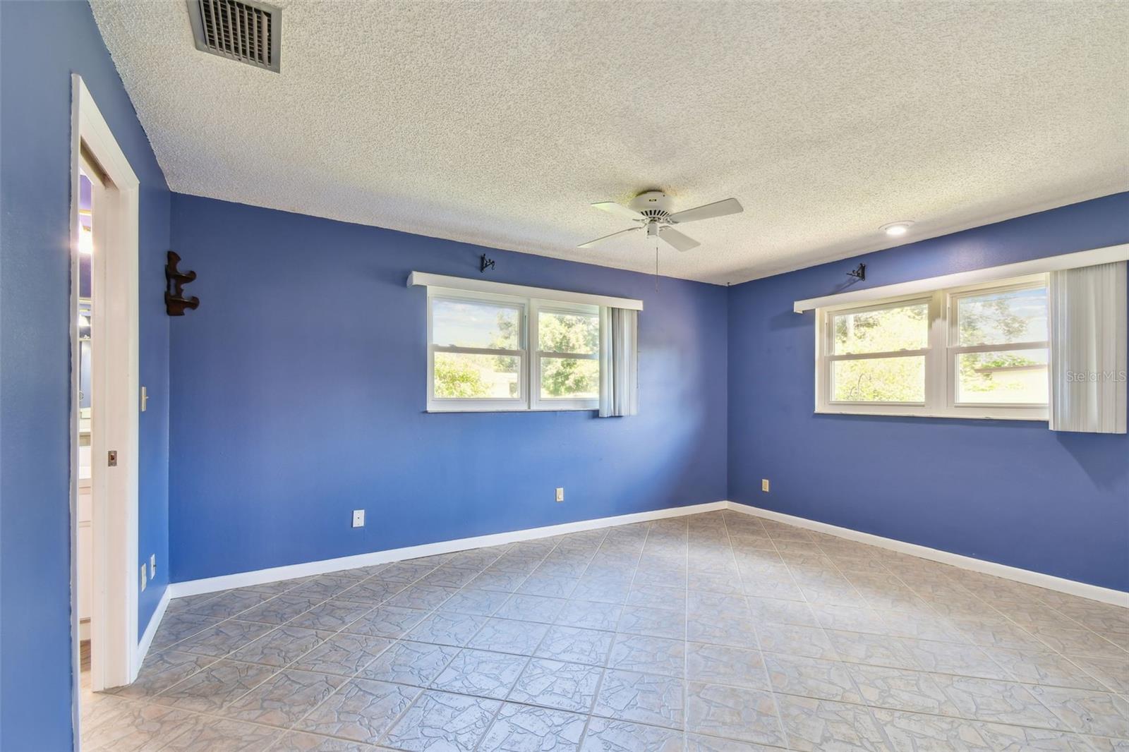 Image 18 of 41 For 2200 Marshall Drive