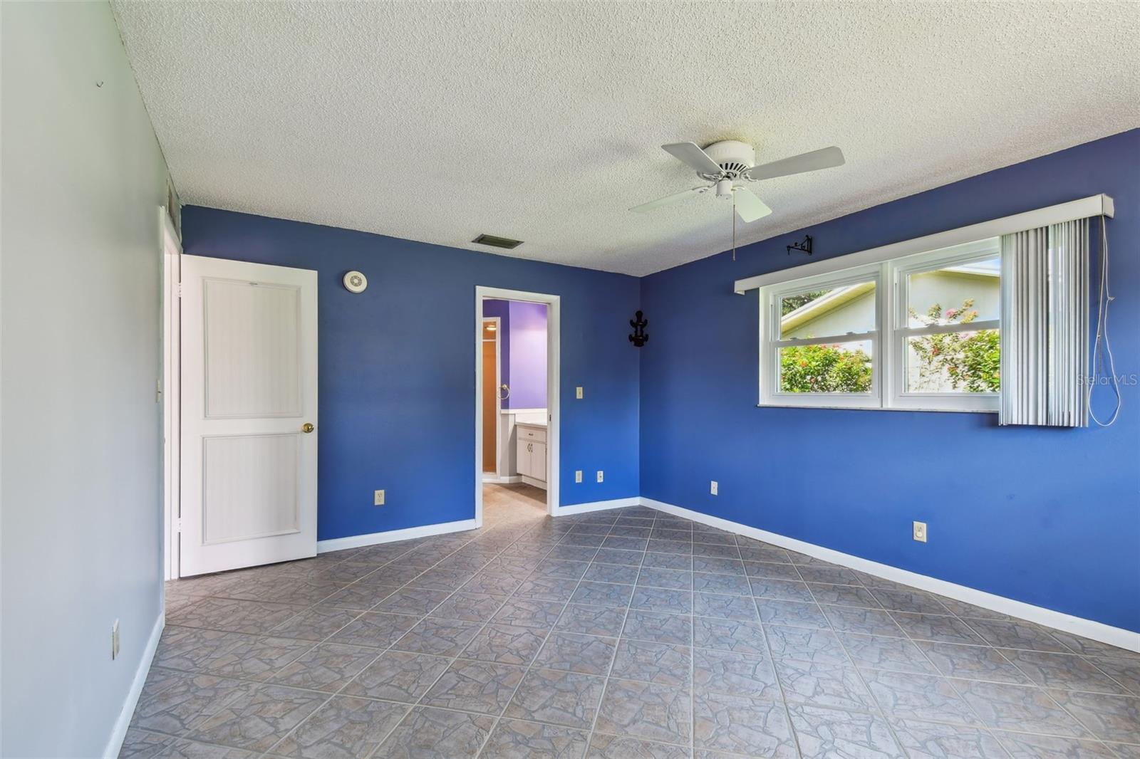 Image 21 of 41 For 2200 Marshall Drive