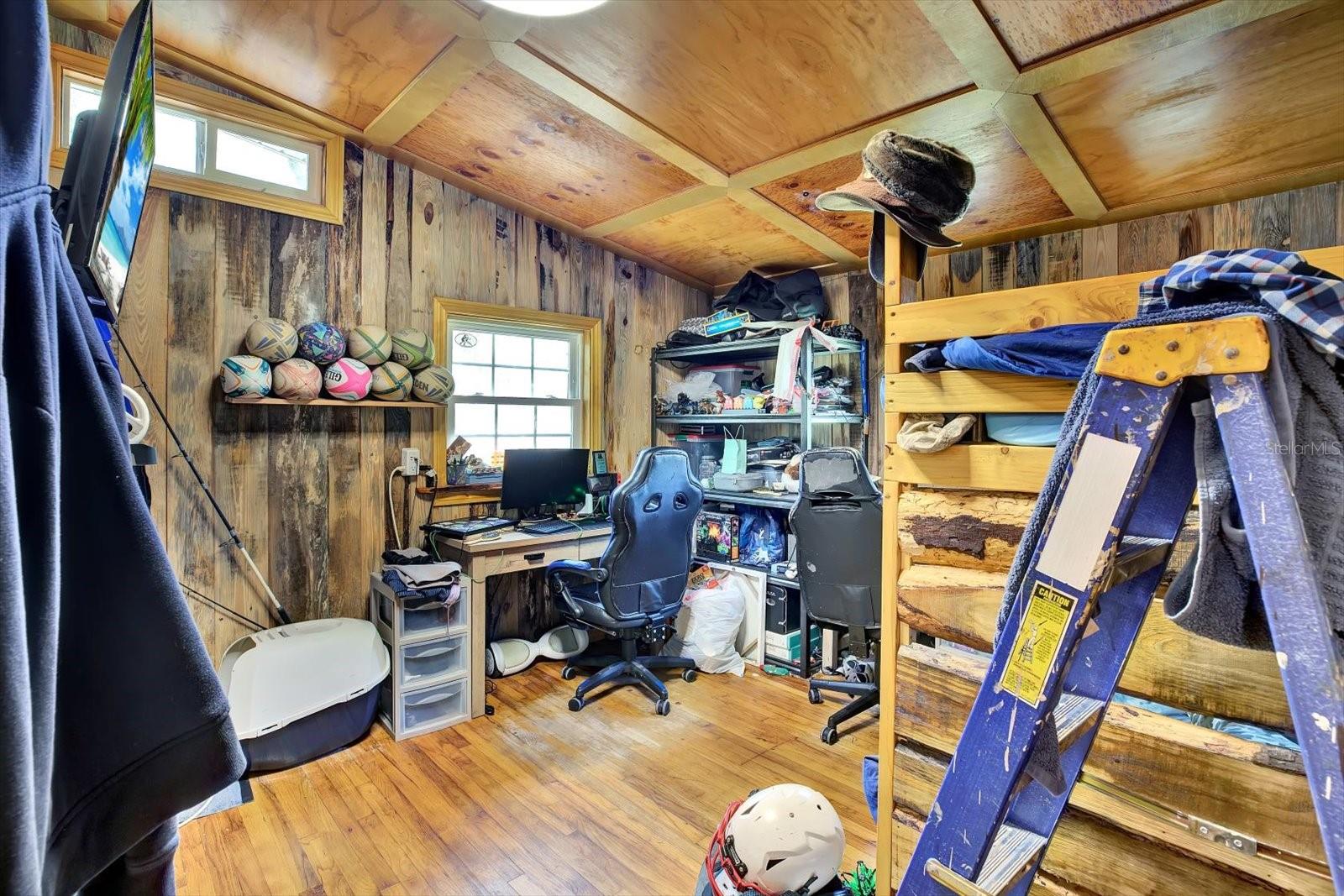 Listing photo id 10 for 18513 Dakota Road