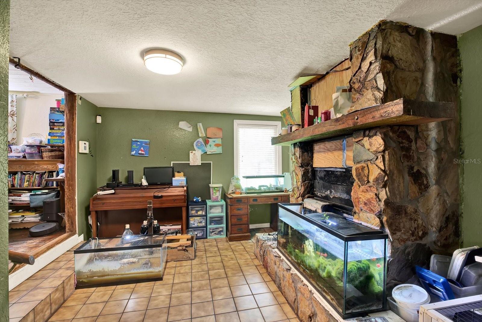 Listing photo id 12 for 18513 Dakota Road