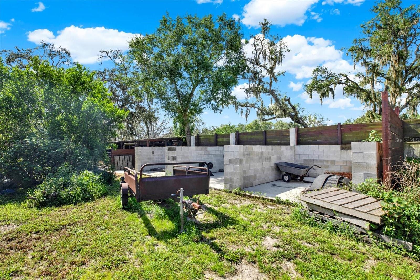 Listing photo id 15 for 18513 Dakota Road