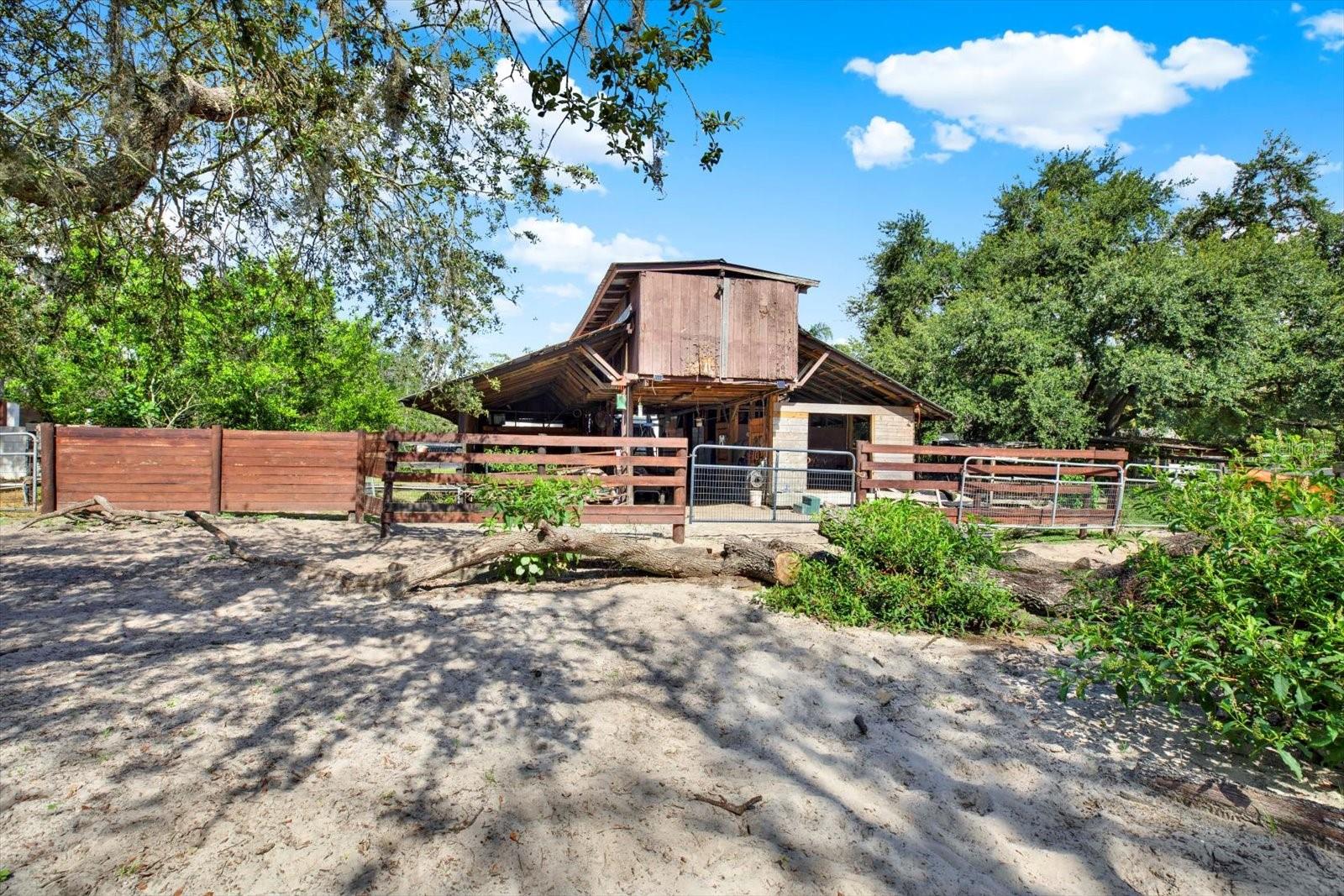 Listing photo id 17 for 18513 Dakota Road