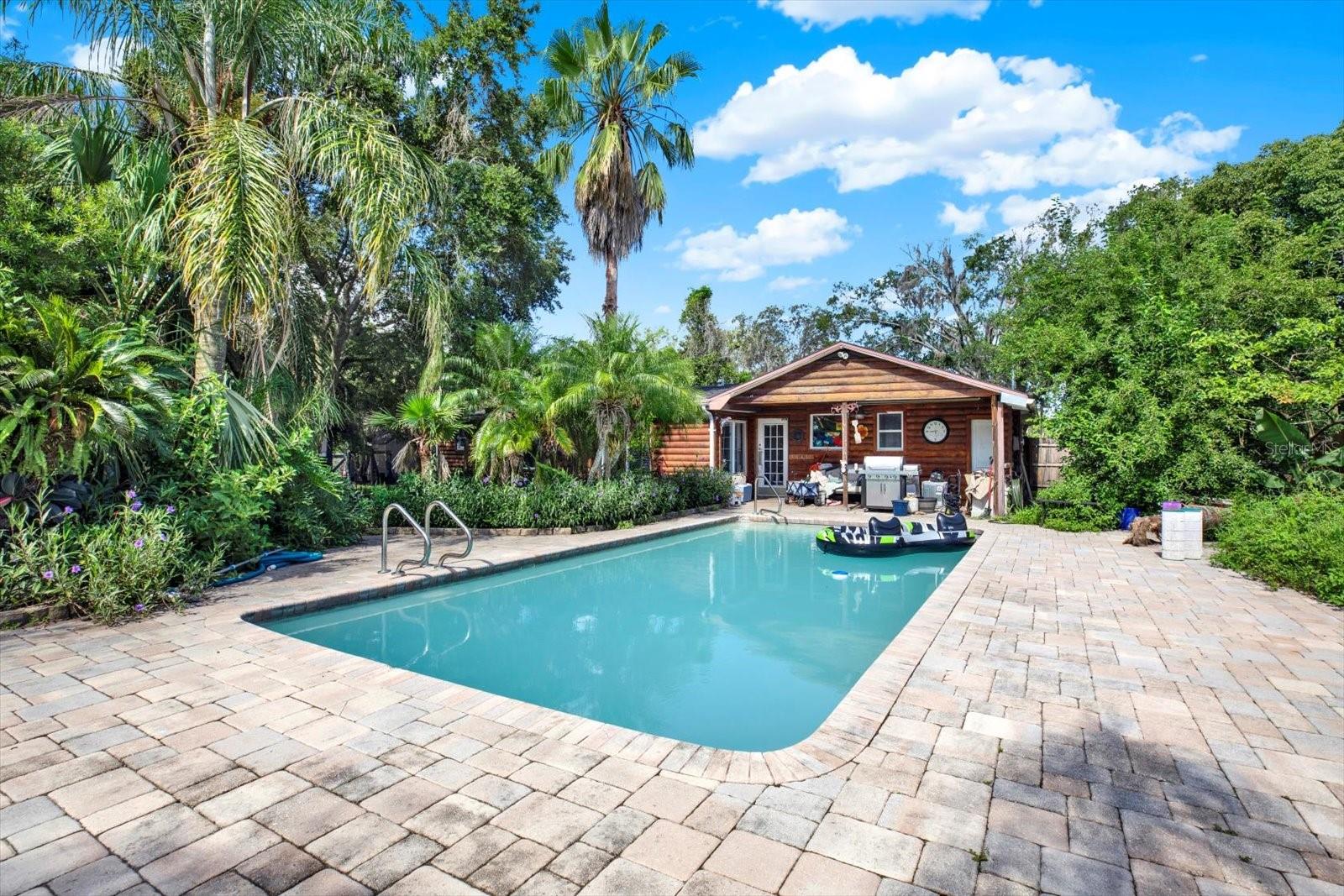 Listing photo id 2 for 18513 Dakota Road