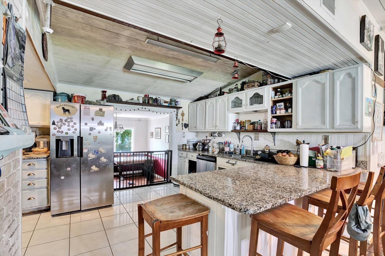 Listing photo id 3 for 18513 Dakota Road