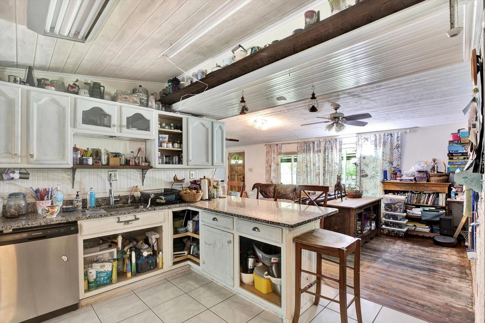 Listing photo id 4 for 18513 Dakota Road