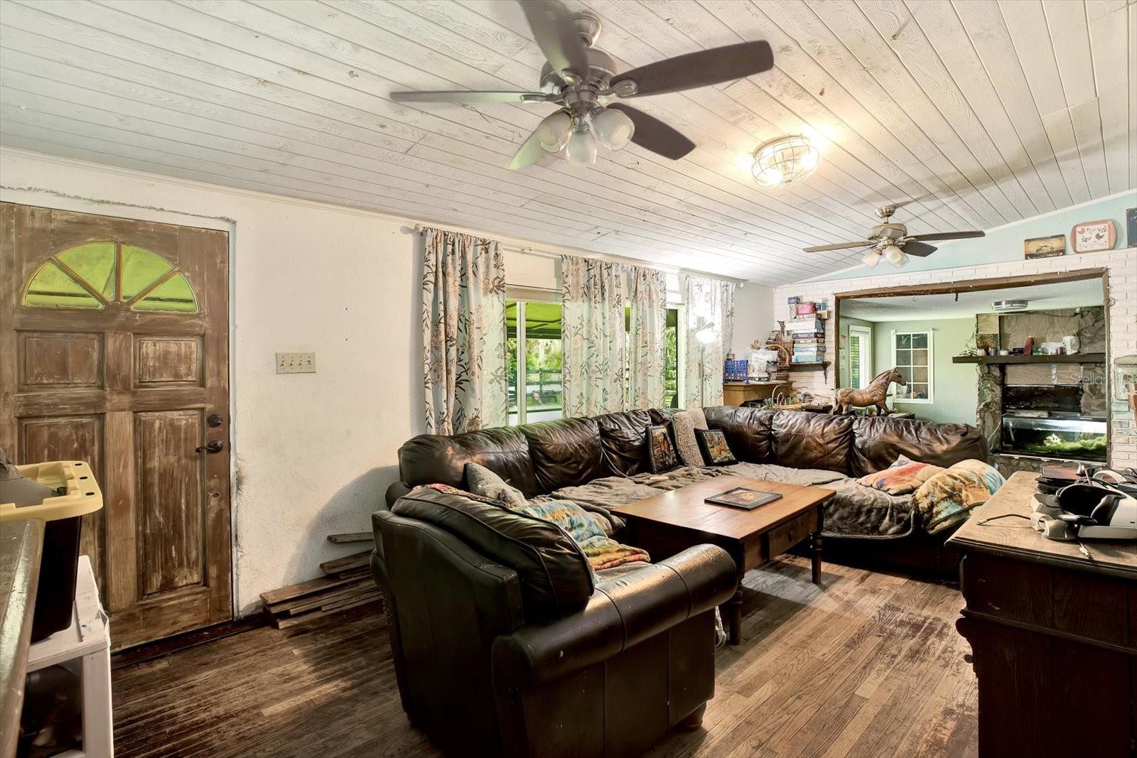 Listing photo id 6 for 18513 Dakota Road