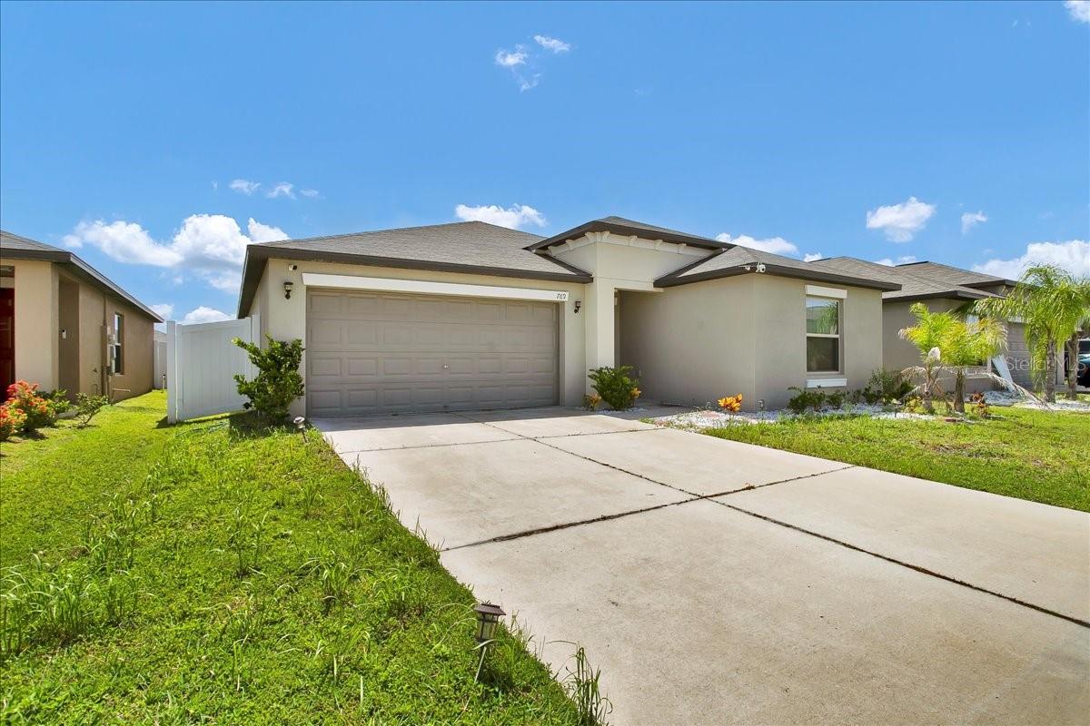 Listing photo id 1 for 769 Calico Scallop Street