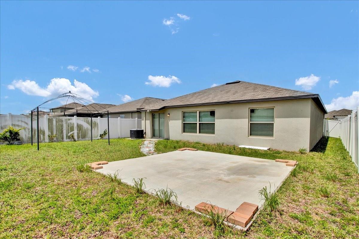 Listing photo id 7 for 769 Calico Scallop Street