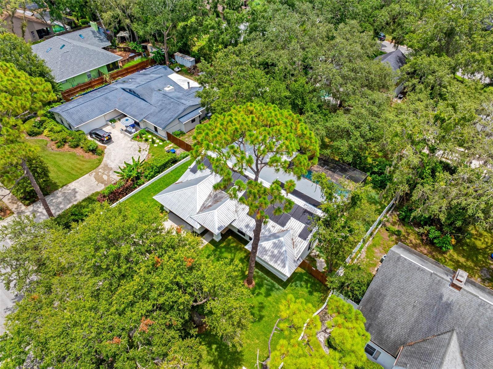 Listing photo id 9 for 8309 River Highlands Place