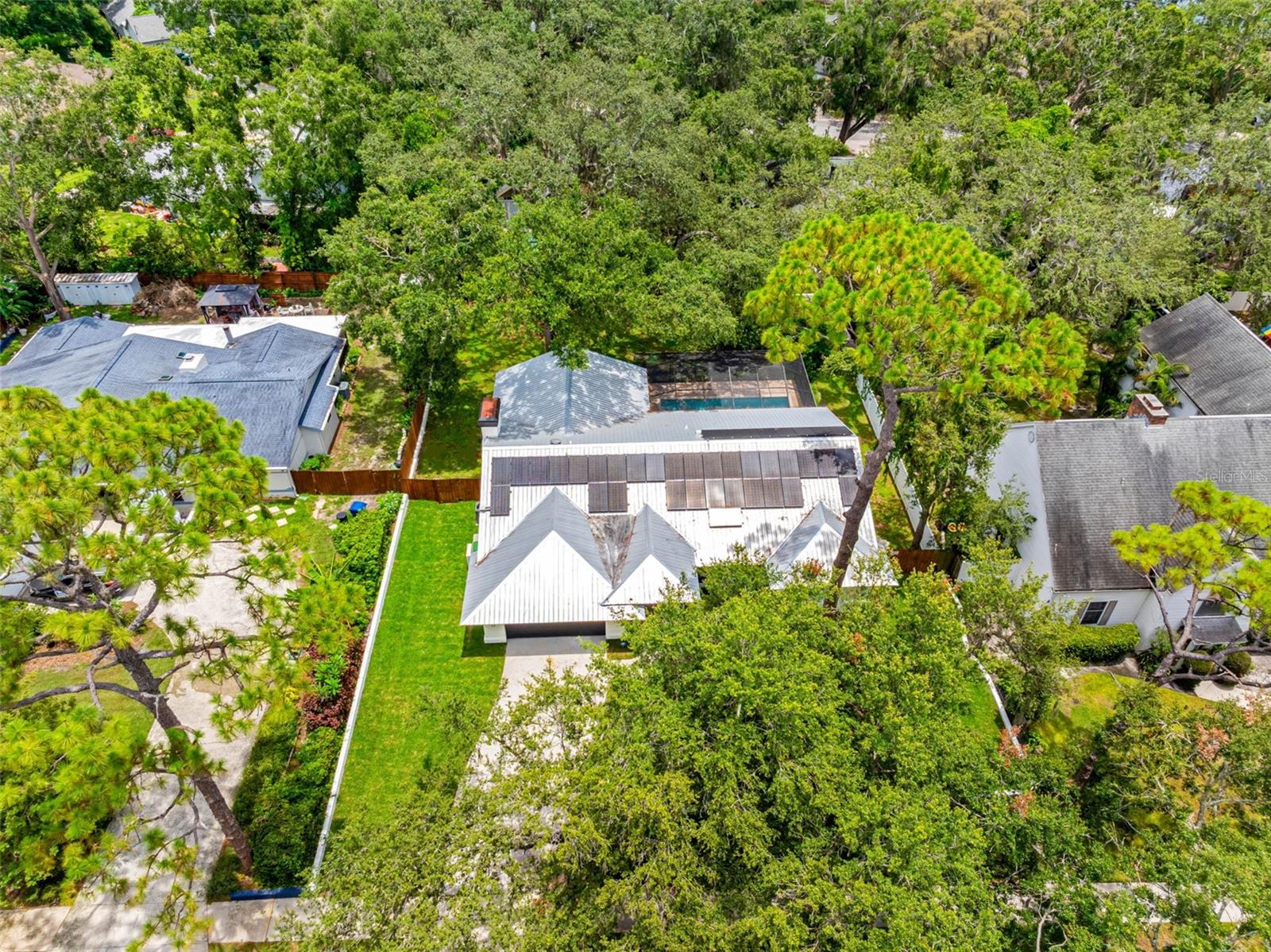 Listing photo id 10 for 8309 River Highlands Place