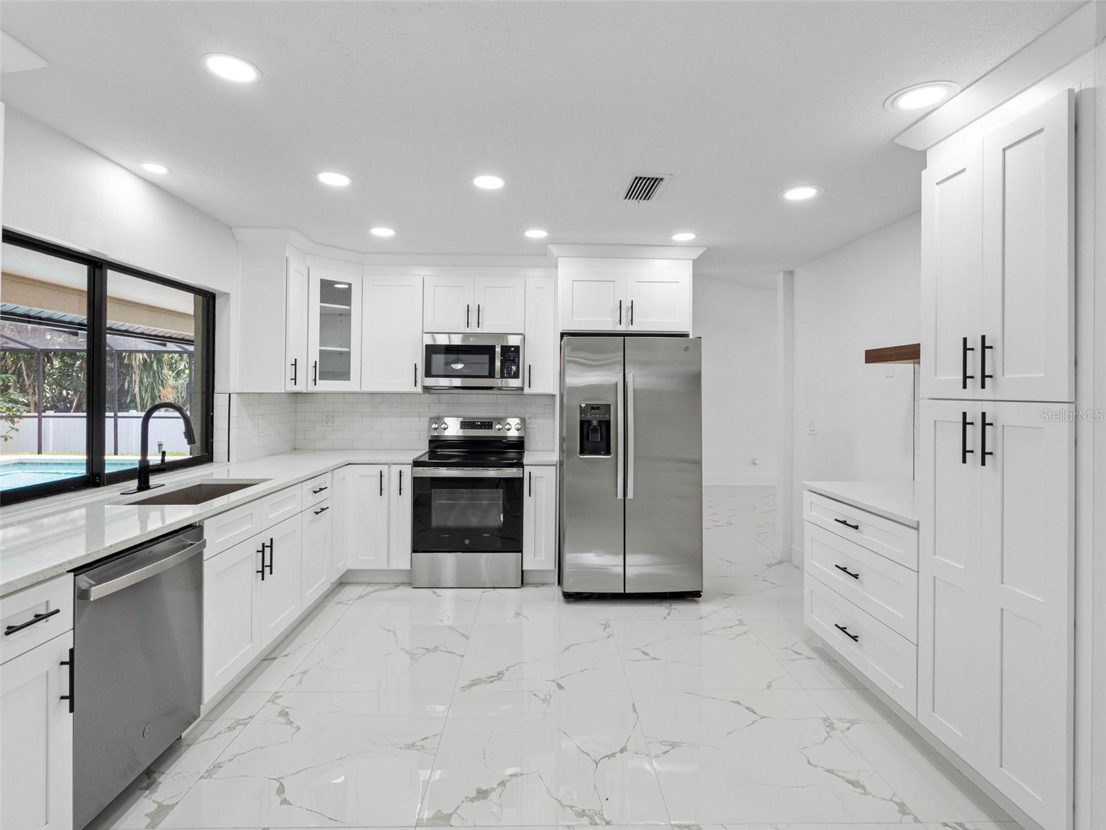 Listing photo id 26 for 8309 River Highlands Place