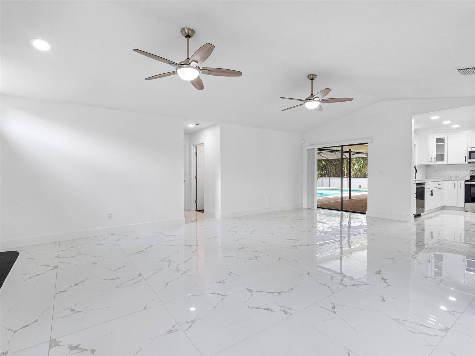 Listing photo id 33 for 8309 River Highlands Place