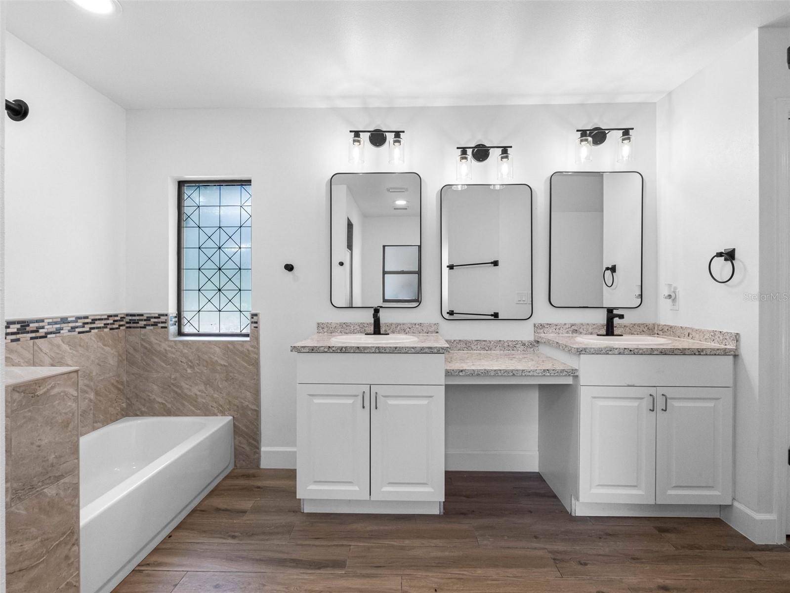 Listing photo id 38 for 8309 River Highlands Place