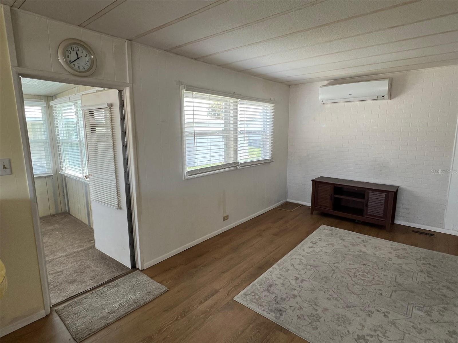 Listing photo id 8 for 103 Pindo Palm Street W