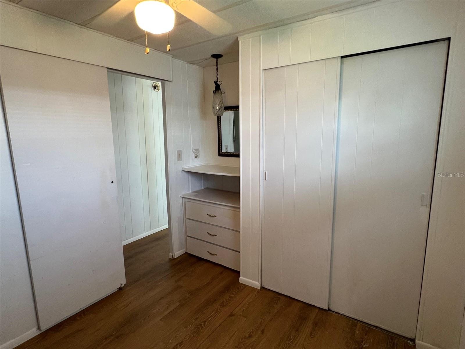 Listing photo id 11 for 103 Pindo Palm Street W