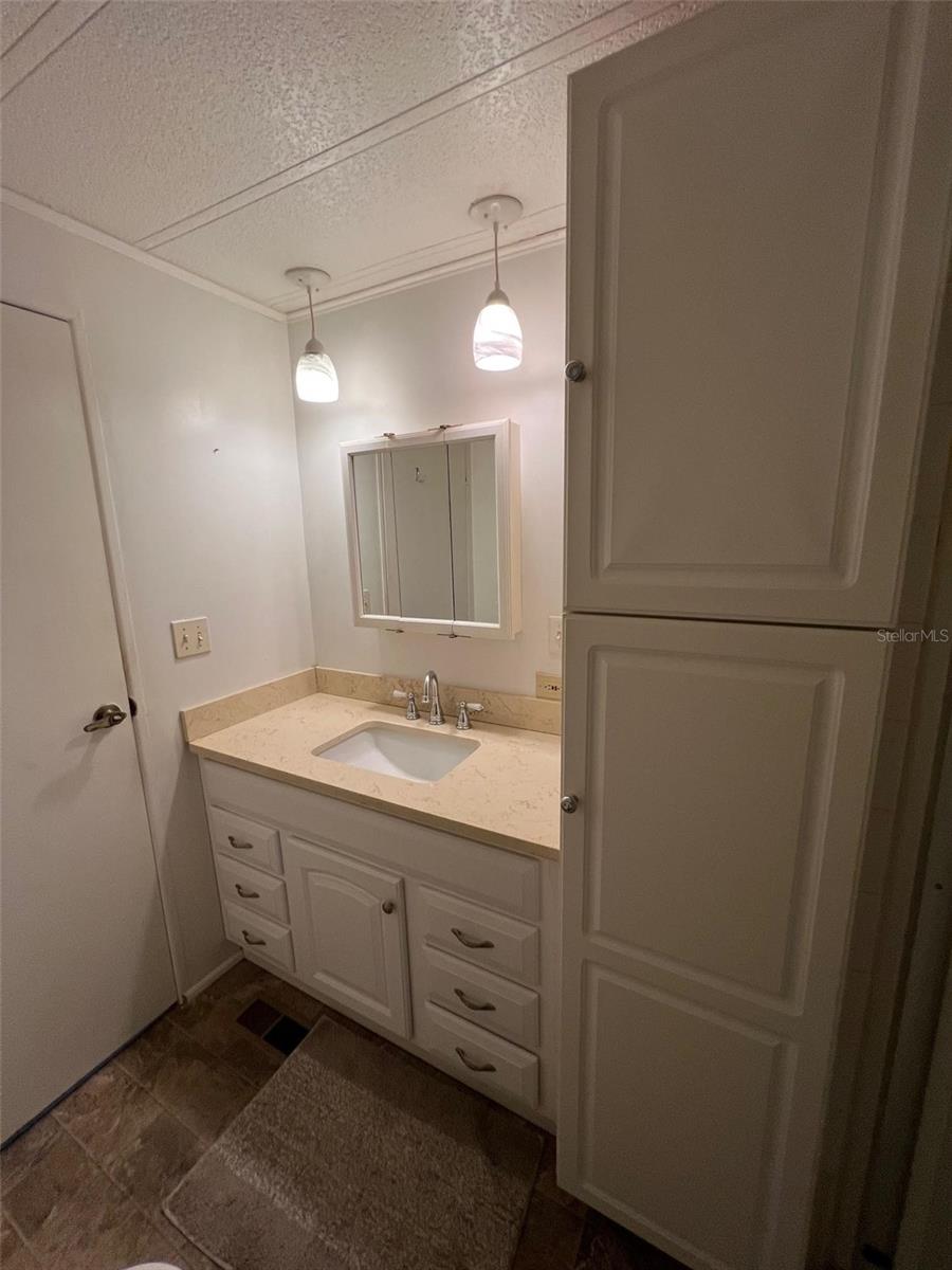 Listing photo id 13 for 103 Pindo Palm Street W