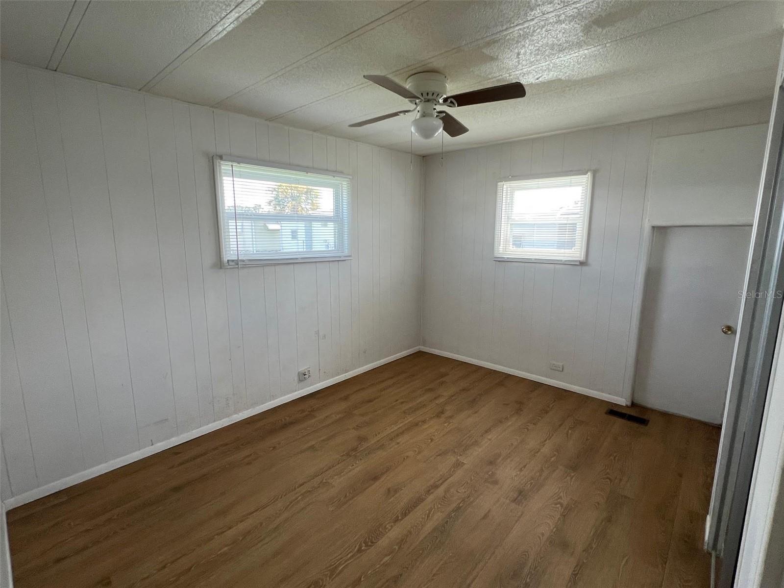 Listing photo id 16 for 103 Pindo Palm Street W