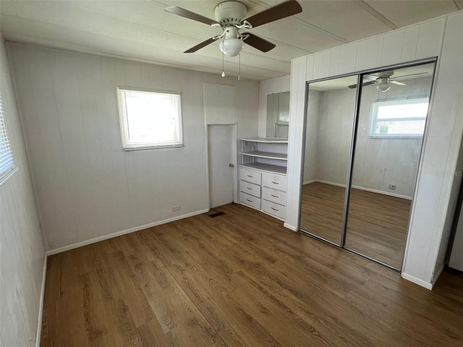 Listing photo id 17 for 103 Pindo Palm Street W