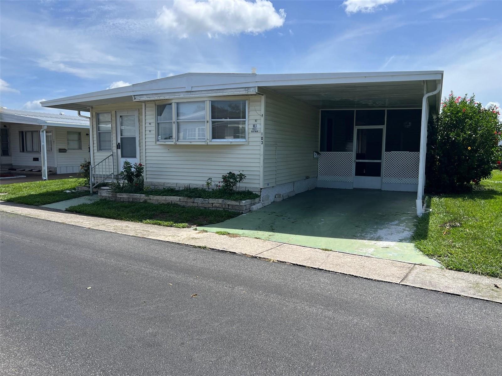 Listing photo id 0 for 103 Pindo Palm Street W